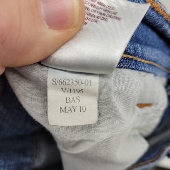 Old Navy Womens The Dreamer Distressed Warn Jeans Size 6 🖤 - Picture 14 of 14